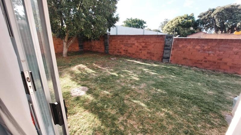 1 Bedroom Property for Sale in Oakglen Western Cape
